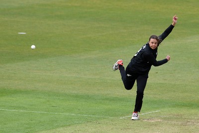 160526 - England Women v New Zealand Women - Metro Bank One Day International - Suzie Bates of New Zealand Women bowling