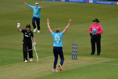 160526 - England Women v New Zealand Women - Metro Bank One Day International - Lauren Bell of England Women bowls the ball to dismiss Suzie Bates of New Zealand Women