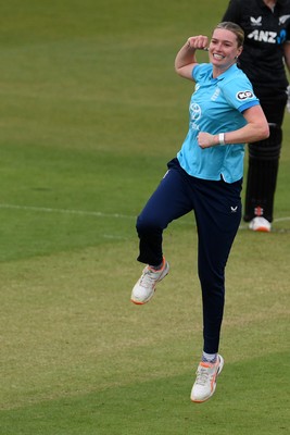 160526 - England Women v New Zealand Women - Metro Bank One Day International - Lauren Bell of England Women bowls the ball to dismiss Suzie Bates of New Zealand Women