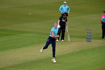 160526 - England Women v New Zealand Women - Metro Bank One Day International - Lauren Bell of England Women bowls the ball to dismiss Suzie Bates of New Zealand Women
