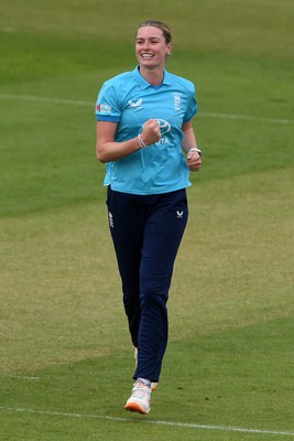 160526 - England Women v New Zealand Women - Metro Bank One Day International - Lauren Bell of England Women bowls the ball to dismiss Suzie Bates of New Zealand Women