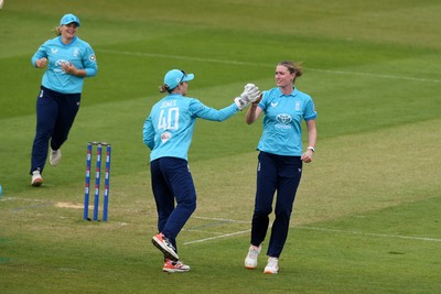 160526 - England Women v New Zealand Women - Metro Bank One Day International - Lauren Bell of England Women bowls the ball to dismiss Suzie Bates of New Zealand Women