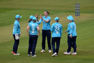 160526 - England Women v New Zealand Women - Metro Bank One Day International - Lauren Bell of England Women bowls the ball to dismiss Melie Kerr of New Zealand Women