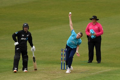 160526 - England Women v New Zealand Women - Metro Bank One Day International - Lauren Bell of England Women bowling