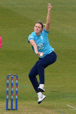 160526 - England Women v New Zealand Women - Metro Bank One Day International - Lauren Filer of England Women bowling