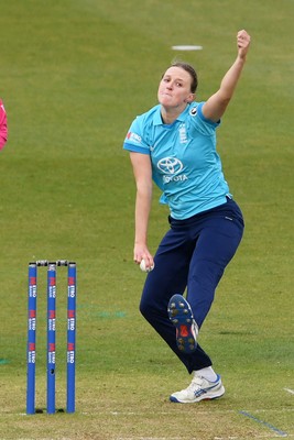160526 - England Women v New Zealand Women - Metro Bank One Day International - Lauren Filer of England Women bowling