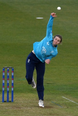 160526 - England Women v New Zealand Women - Metro Bank One Day International - Charlie Dean of England Women bowling