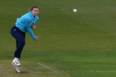 160526 - England Women v New Zealand Women - Metro Bank One Day International - Charlie Dean of England Women bowling