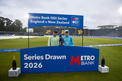 160526 - England Women v New Zealand Women - Metro Bank One Day International - Captains, Melie Kerr (New Zealand) and Charlie Dean (England) with the trophy at full time