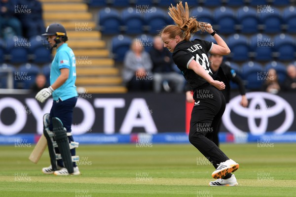 160526 - England Women v New Zealand Women - Metro Bank One Day International - Bree Illing of New Zealand Women bowls the ball to dismiss Emma Lamb of England Women