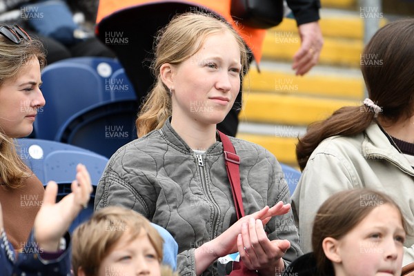 160526 - England Women v New Zealand Women - Metro Bank One Day International - Fans