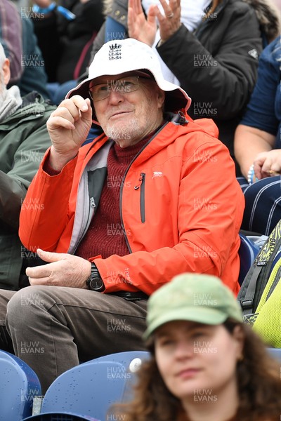 160526 - England Women v New Zealand Women - Metro Bank One Day International - Fans