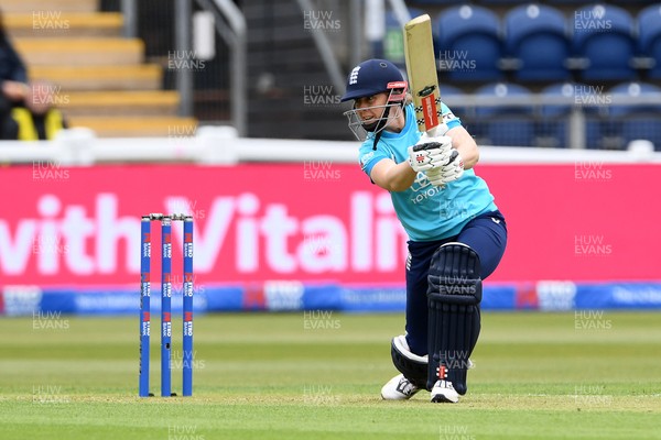 160526 - England Women v New Zealand Women - Metro Bank One Day International - Heather Knight of England Women batting