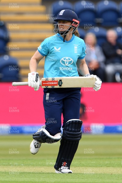 160526 - England Women v New Zealand Women - Metro Bank One Day International - Heather Knight of England Women batting