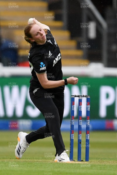 160526 - England Women v New Zealand Women - Metro Bank One Day International - Bree Illing of New Zealand Women bowls the ball to dismiss Heather Knight of England Women 