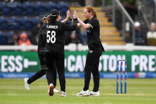 160526 - England Women v New Zealand Women - Metro Bank One Day International - Bree Illing of New Zealand Women bowls the ball to dismiss Heather Knight of England Women 