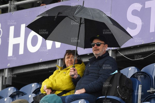 160526 - England Women v New Zealand Women - Metro Bank One Day International - Fans with umbrellas as the rain starts to come in 