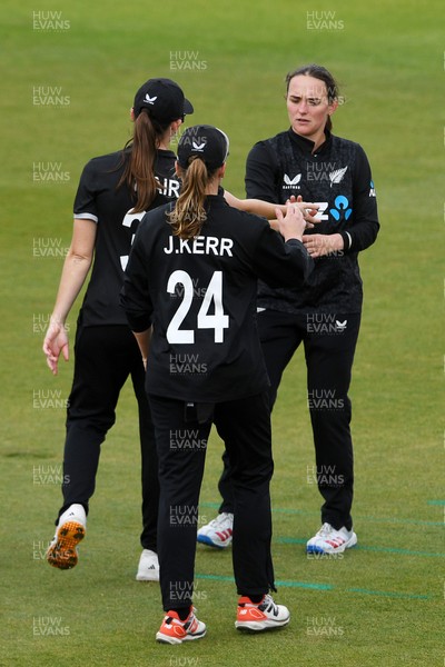 160526 - England Women v New Zealand Women - Metro Bank One Day International - Rosemary Mair of New Zealand Women catches the ball to dismiss Freya Kemp of England Women