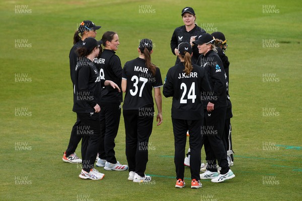 160526 - England Women v New Zealand Women - Metro Bank One Day International - Rosemary Mair of New Zealand Women catches the ball to dismiss Freya Kemp of England Women