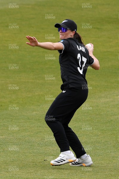160526 - England Women v New Zealand Women - Metro Bank One Day International - Rosemary Mair of New Zealand Women