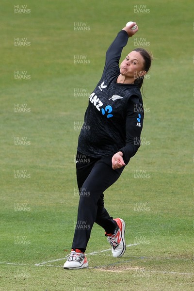 160526 - England Women v New Zealand Women - Metro Bank One Day International - Suzie Bates of New Zealand Women bowling