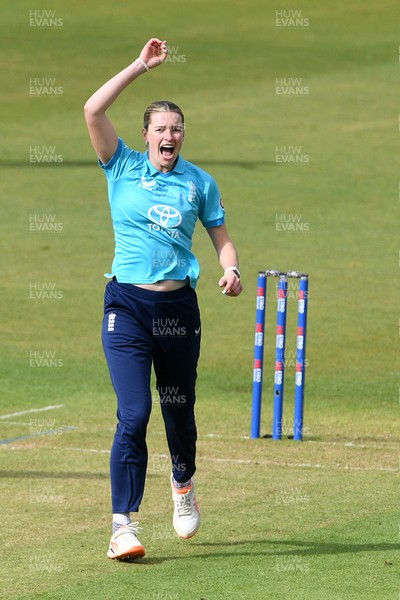 160526 - England Women v New Zealand Women - Metro Bank One Day International - Lauren Bell of England Women appeals for the wicket