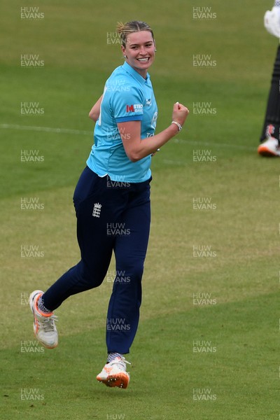 160526 - England Women v New Zealand Women - Metro Bank One Day International - Lauren Bell of England Women bowls the ball to dismiss Suzie Bates of New Zealand Women