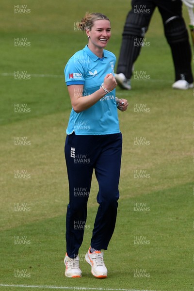 160526 - England Women v New Zealand Women - Metro Bank One Day International - Lauren Bell of England Women bowls the ball to dismiss Melie Kerr of New Zealand Women
