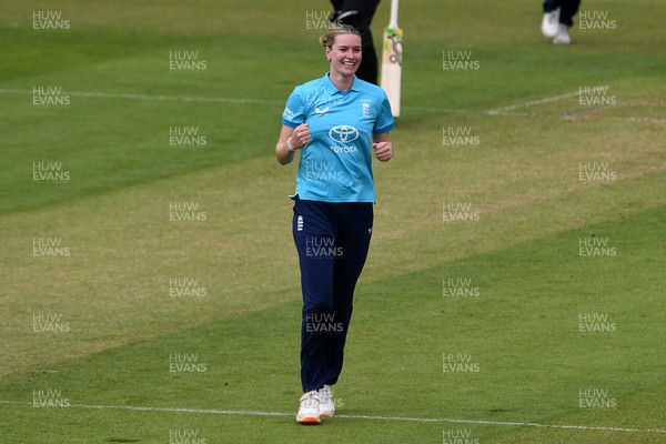 160526 - England Women v New Zealand Women - Metro Bank One Day International - Lauren Bell of England Women bowls the ball to dismiss Melie Kerr of New Zealand Women