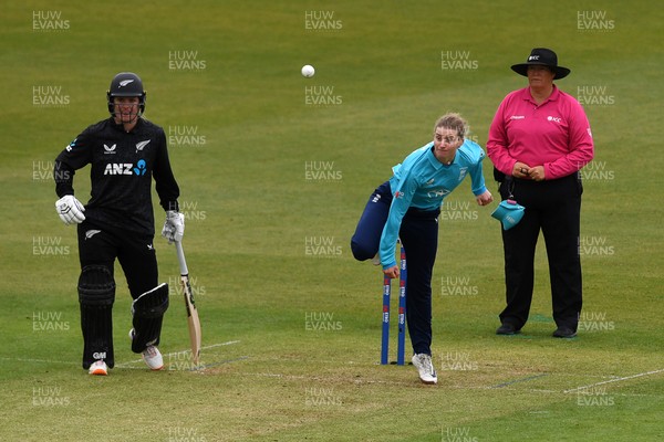 160526 - England Women v New Zealand Women - Metro Bank One Day International - Charlie Dean of England Women bowling