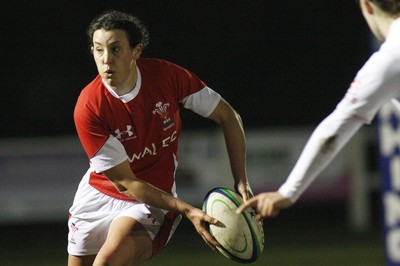 06.02.10 England v Wales - Women's - 6 Nations -  Wales' Awen Thomas spreads the ball wide. 
