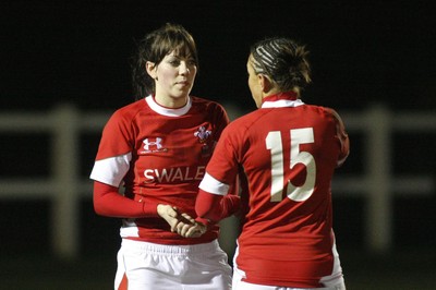 06.02.10 England v Wales - Women's - 6 Nations -  Wales veteran Non Evans(15) offers some advice to Ceri Redman on her debut.  