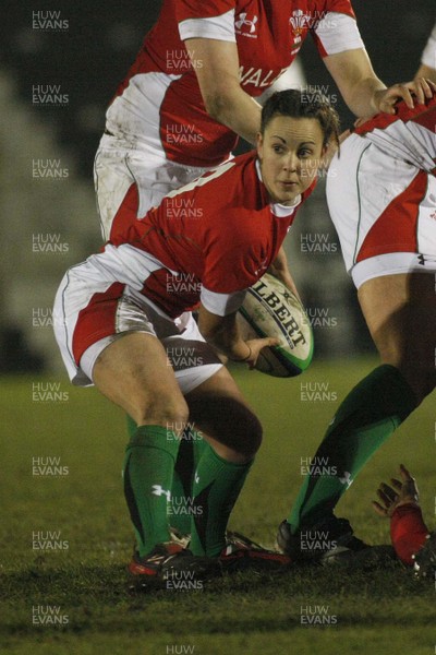 06.02.10 England v Wales - Women's - 6 Nations -  Wales' Amy Day looks to spread the ball wide.  