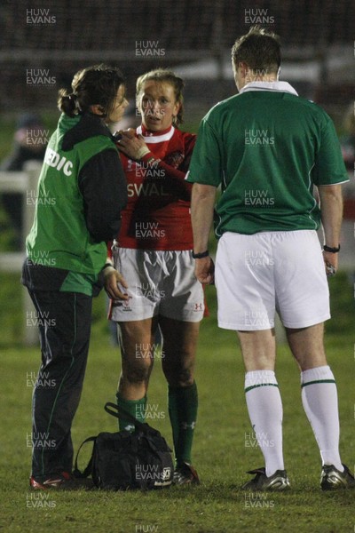 06.02.10 England v Wales - Women's - 6 Nations -  Wales' Clare Flowers struggles with a shoulder inury.  
