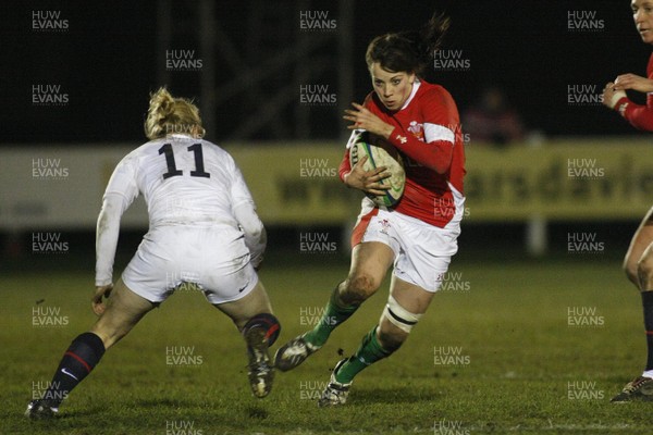 06.02.10 England v Wales - Women's - 6 Nations -  Wales' Ceri Redman steps inside England's Fiona Peacock. 