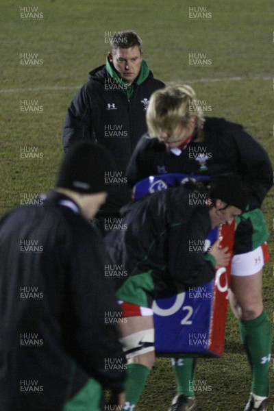 06.02.10 England v Wales - Women's - 6 Nations -  Wales coach Jason Lewis oversees his team warm up. 
