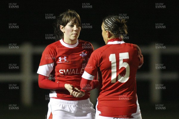 06.02.10 England v Wales - Women's - 6 Nations -  Wales veteran Non Evans(15) offers some advice to Ceri Redman on her debut.  