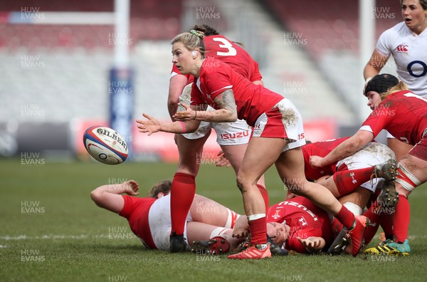 070320 - England Women v Wales Women - 6 Nations Championship - Keira Bevan of Wales passes the ball