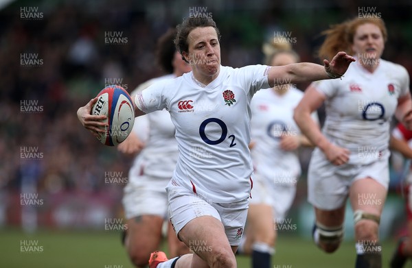 070320 - England Women v Wales Women - 6 Nations Championship - Katy Daley-McLean of England runs in to score a try