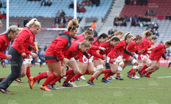 070320 - England v Wales, Women's Six Nations 2020 - The Wales Women's squad warm up at The Stoop ahead of the match against England