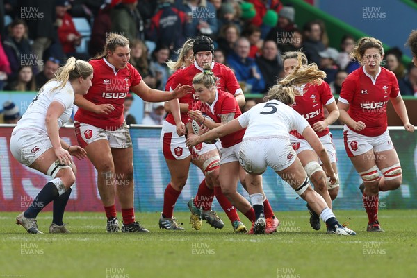 070320 - England v Wales, Women's Six Nations 2020 - Keira Bevan of Wales looks for a way past Zoe Aldcroft of England 