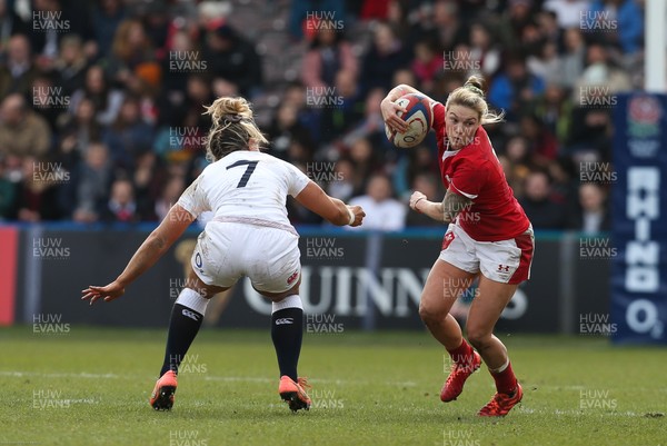 070320 - England v Wales, Women's Six Nations 2020 - Keira Bevan of Wales takes on Vicky Fleetwood of England