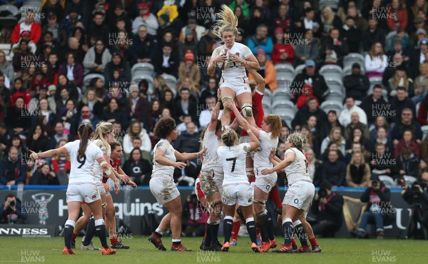 070320 - England v Wales, Women's Six Nations 2020 - Zoe Aldcroft of England wins the line out
