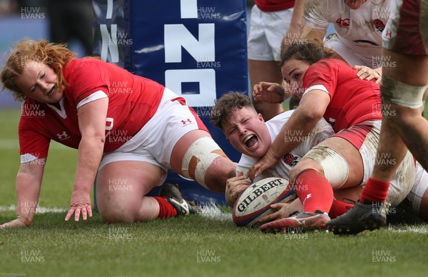 070320 - England v Wales, Women's Six Nations 2020 - Hannah Botterman of England shows the joy as she scores try