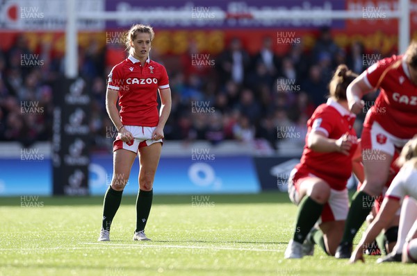 090422 - England Women v Wales Women - TikTok Womens Six Nations - Lisa Neumann of Wales 