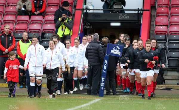 100218 - England Women v Wales Women - Natwest 6 Nations - Teams run out