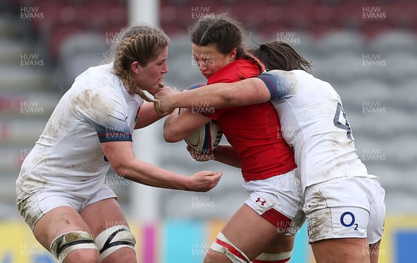 100218 - England Women v Wales Women - Natwest 6 Nations - Alisha Butchers of Wales is tackled by Poppy Cleall and Abbie Scott of England
