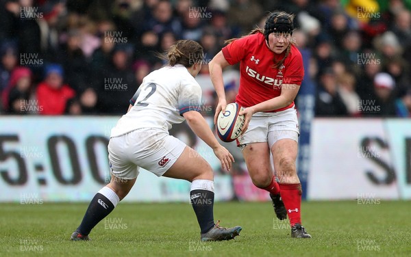 100218 - England Women v Wales Women - Natwest 6 Nations - Caryl Thomas of Wales takes on Amy Cokayne of England