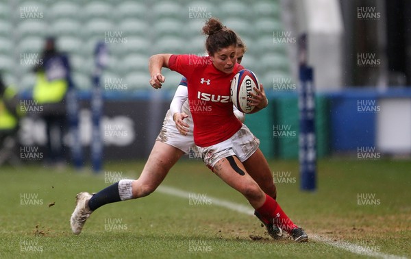 100218 - England Women v Wales Women - Natwest 6 Nations - Jess Kavanagh-Williams of Wales is tackled by Abigail Dow of England