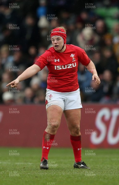 100218 - England Women v Wales Women - Natwest 6 Nations - Carys Phillips of Wales
